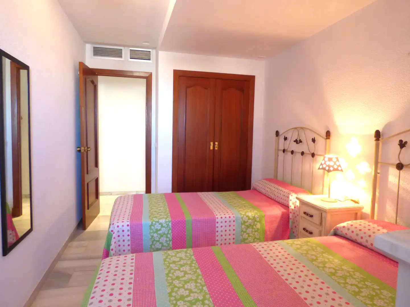 Schlafzimmer von Dachboden zum Verkauf in Cádiz mit Heizung und Terrasse