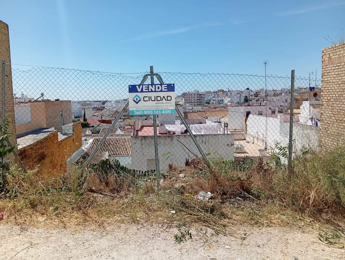 Lands and plots for sale in Calle SUBIDA AL CASTILLO