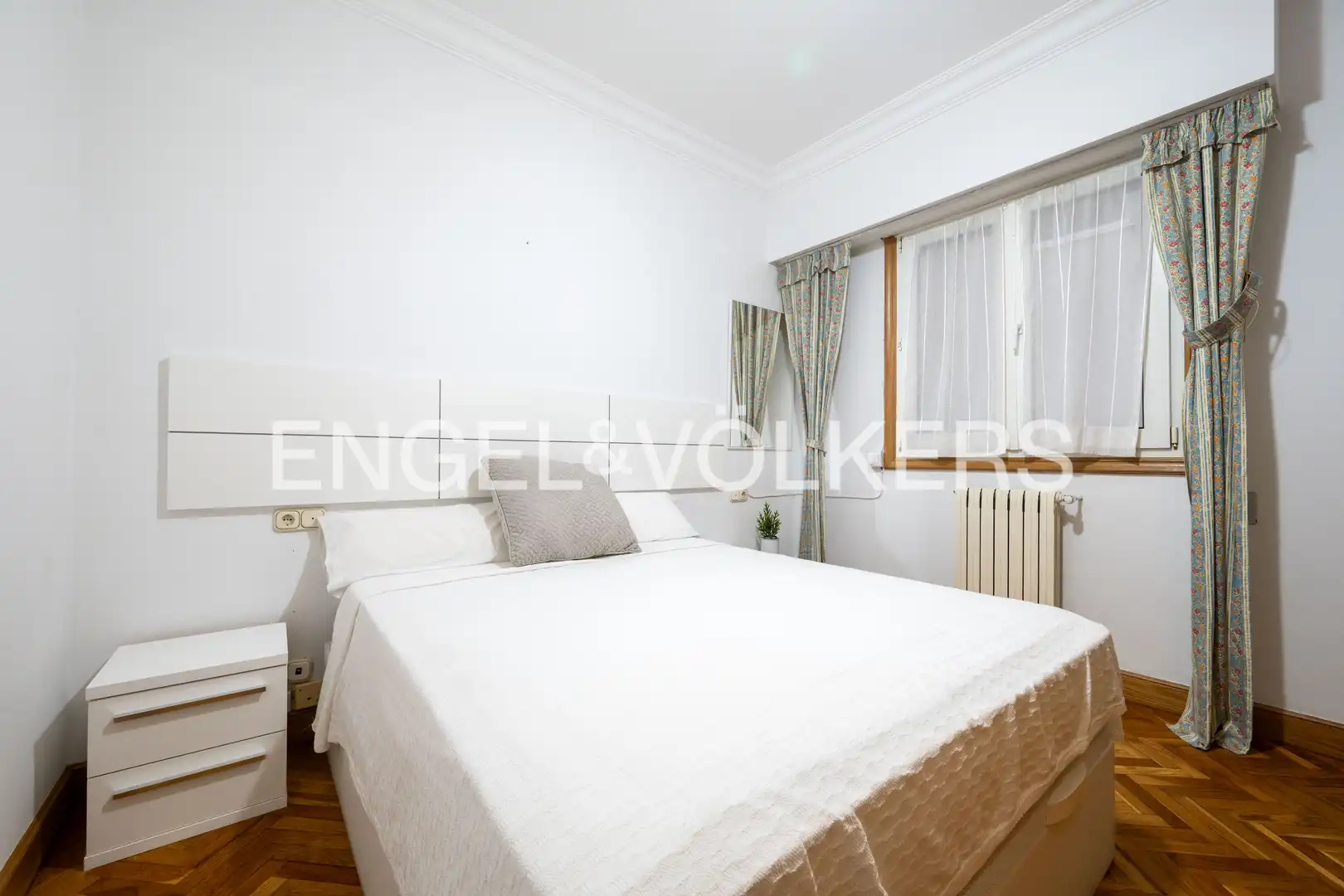 Schlafzimmer von Wohnung zum Verkauf in Donostia - San Sebastián  mit Heizung, Parkett und Abstellraum