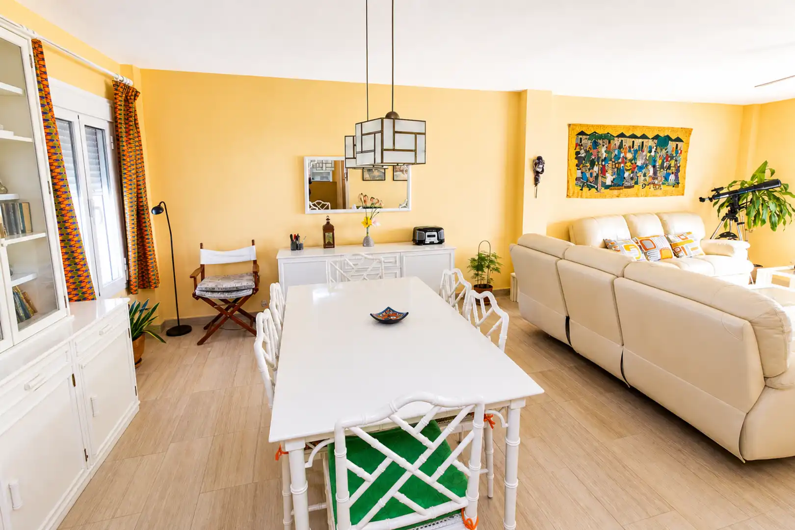 Esszimmer von Dachboden zum Verkauf in Manilva mit Klimaanlage, Terrasse und Schwimmbad
