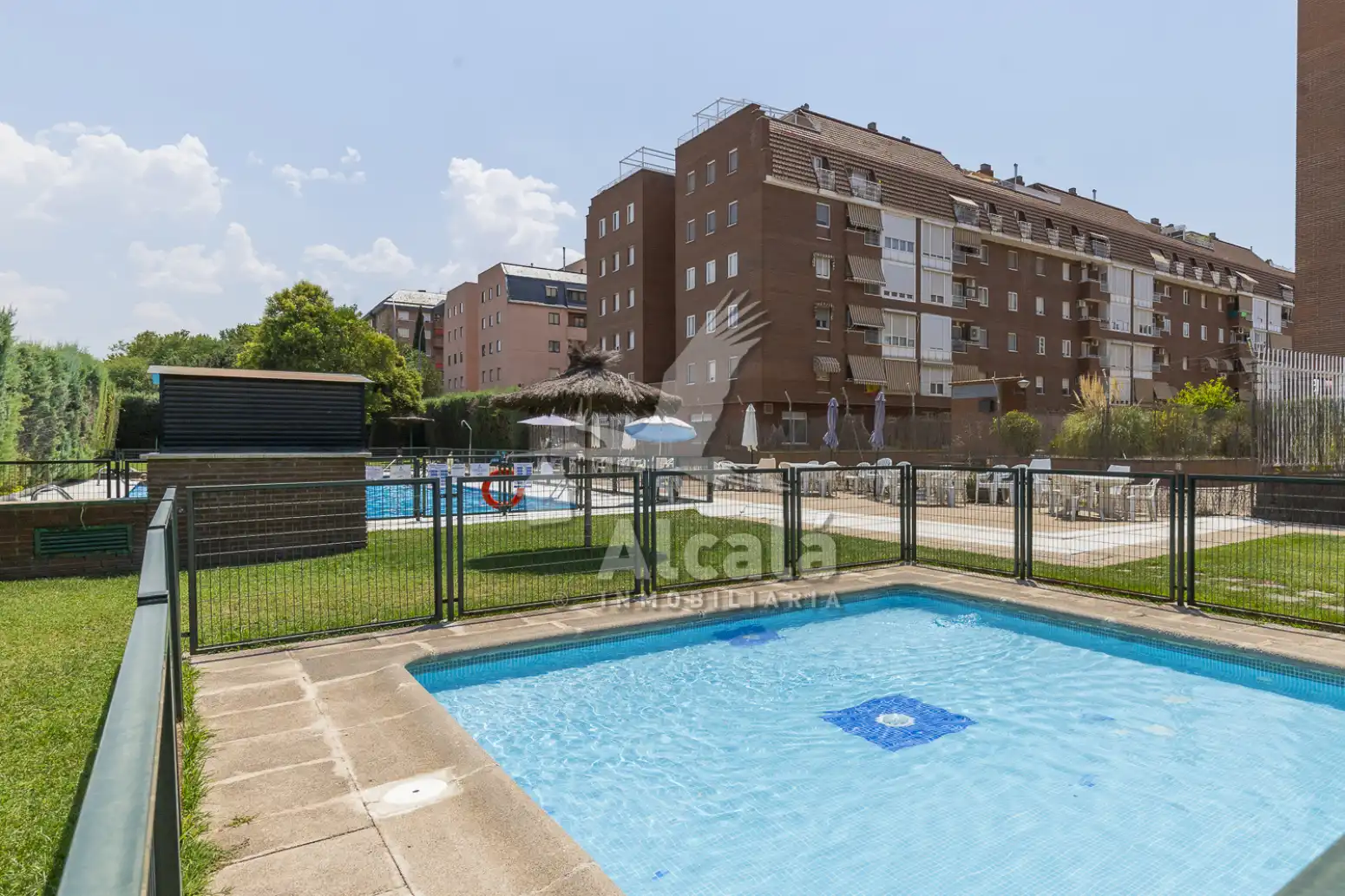 Swimming pool of Flat for sale in Alcalá de Henares  with Air Conditioner, Heating and Private garden