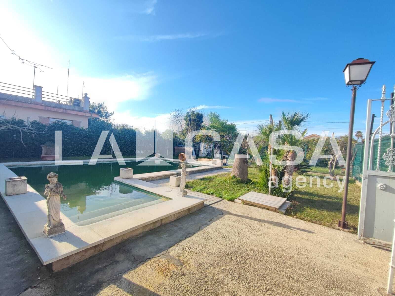 Vista exterior de Casa o xalet en venda en Alcalá de Guadaira amb Piscina