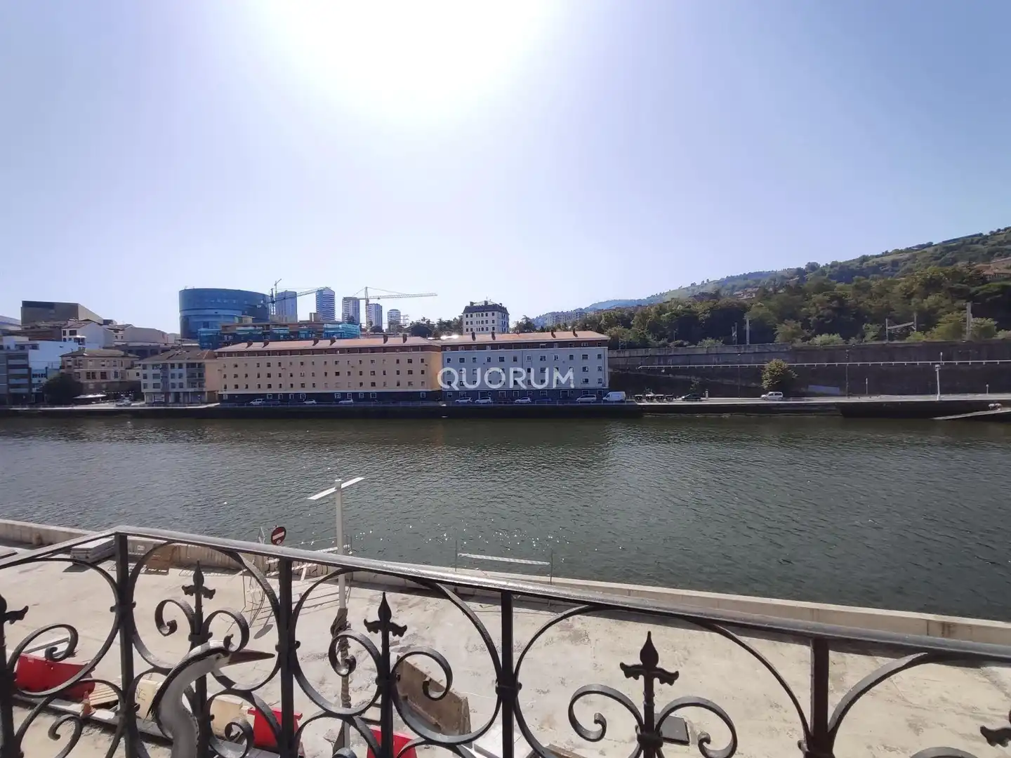 Vista exterior de Pis de lloguer en Bilbao  amb Calefacció i Moblat