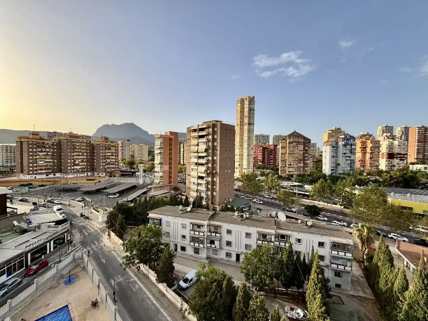 Außenansicht von Wohnung zur Miete in Benidorm mit Klimaanlage, Parkett und Schwimmbad