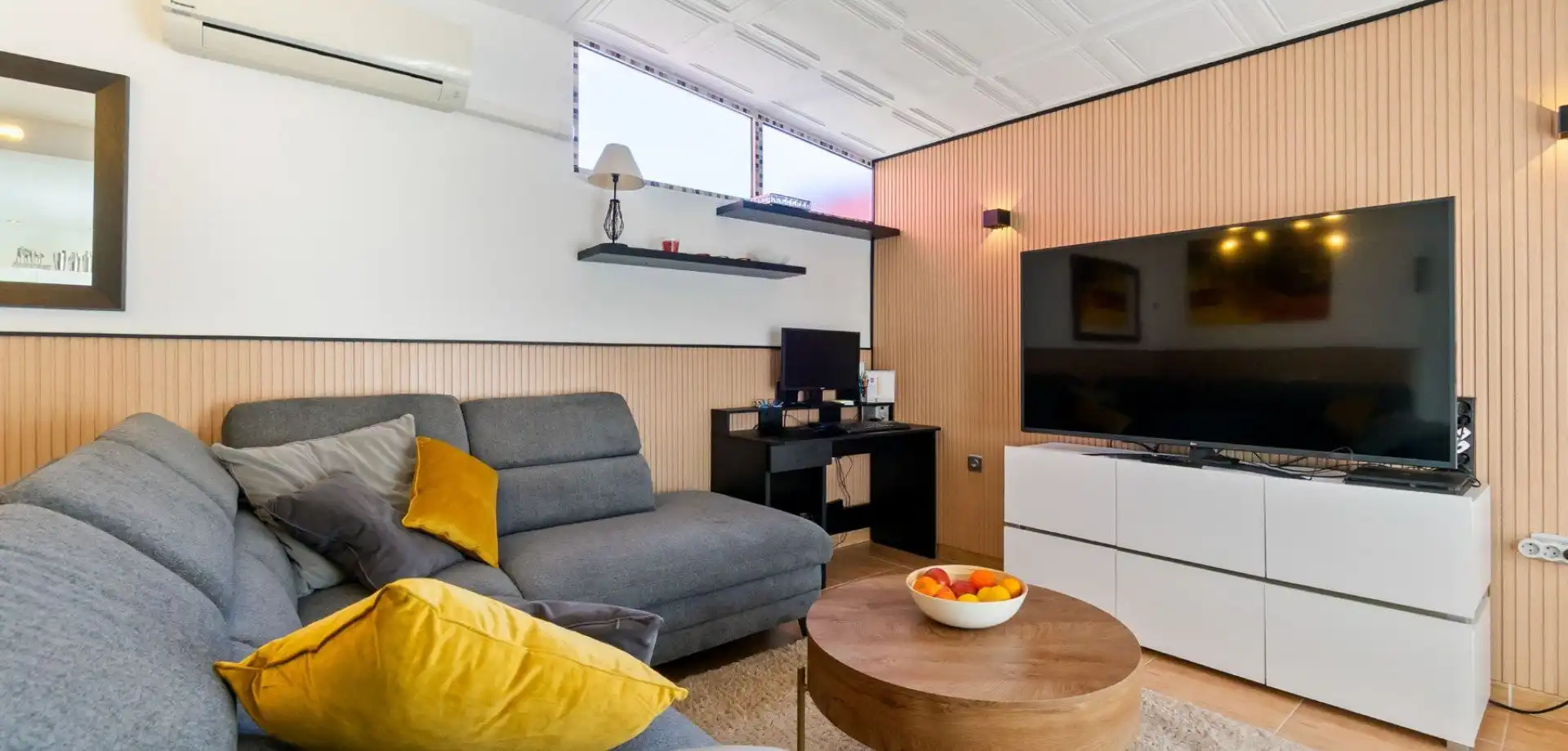 Sala d'estar de Finca rústica en venda en Orihuela amb Jardí privat, Terrassa i Traster