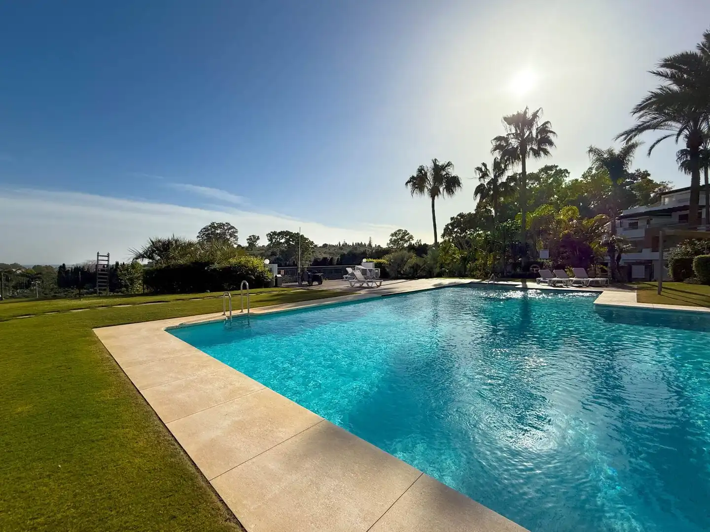 Piscina de Dúplex en venda en Estepona amb Aire condicionat, Terrassa i Traster