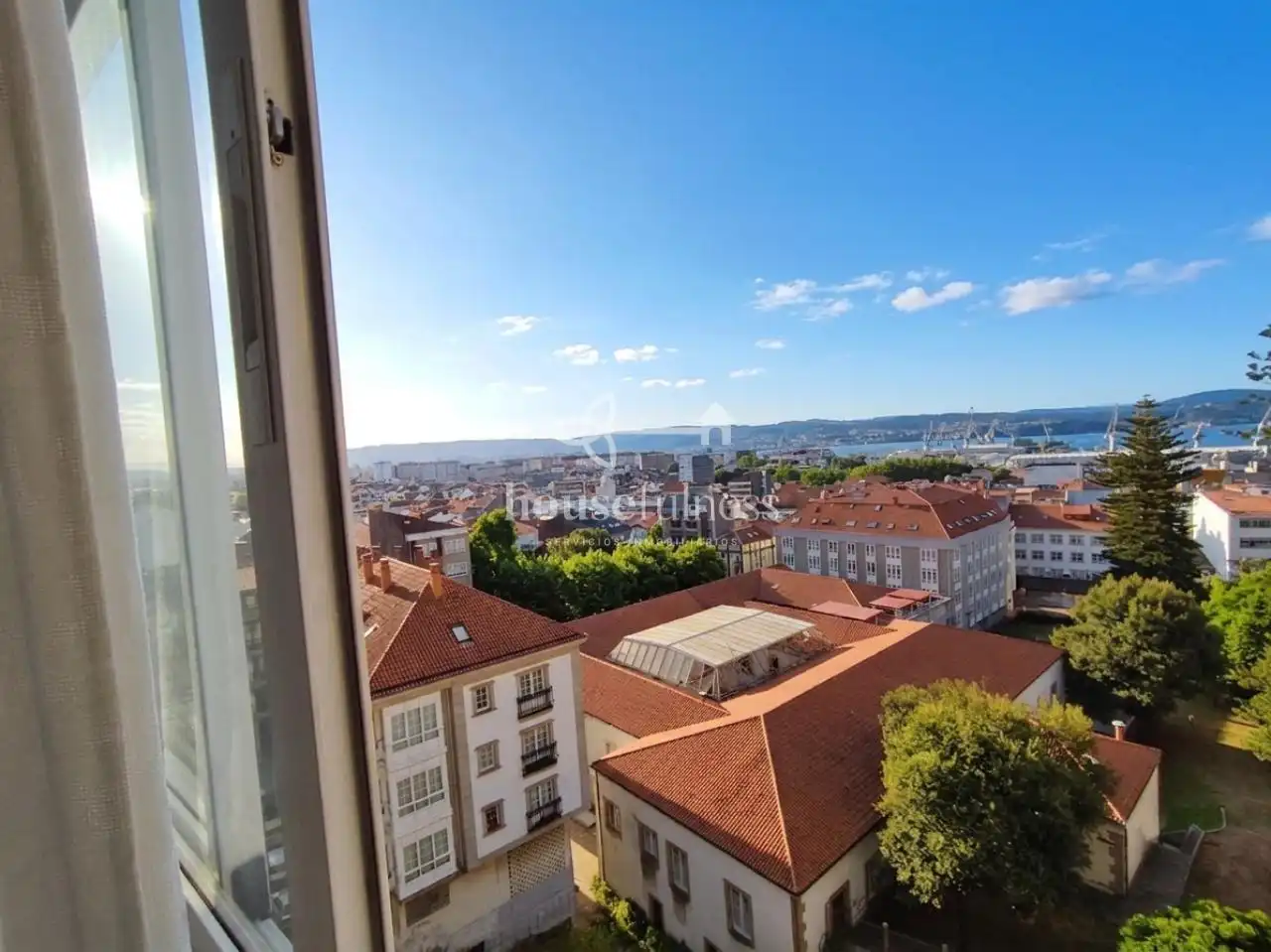 Außenansicht von Wohnung zum Verkauf in Ferrol mit Heizung, Abstellraum und Möbliert