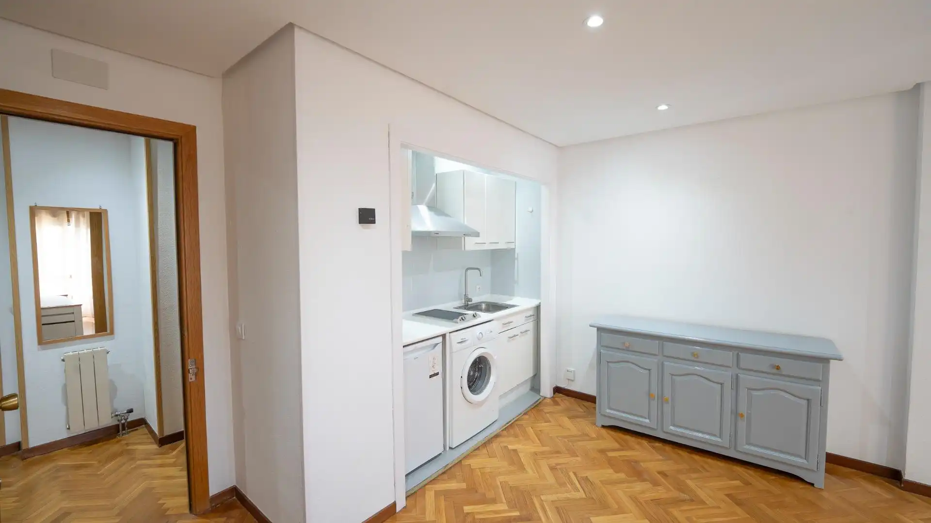Cocina de Estudio de alquiler en Madrid con Aire acondicionado, Calefacción y Parquet