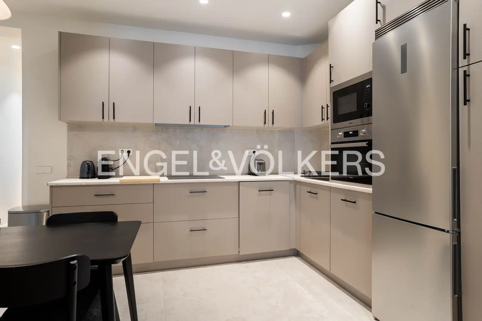 Cuina de Apartament de lloguer en Madrid amb Aire condicionat i Calefacció