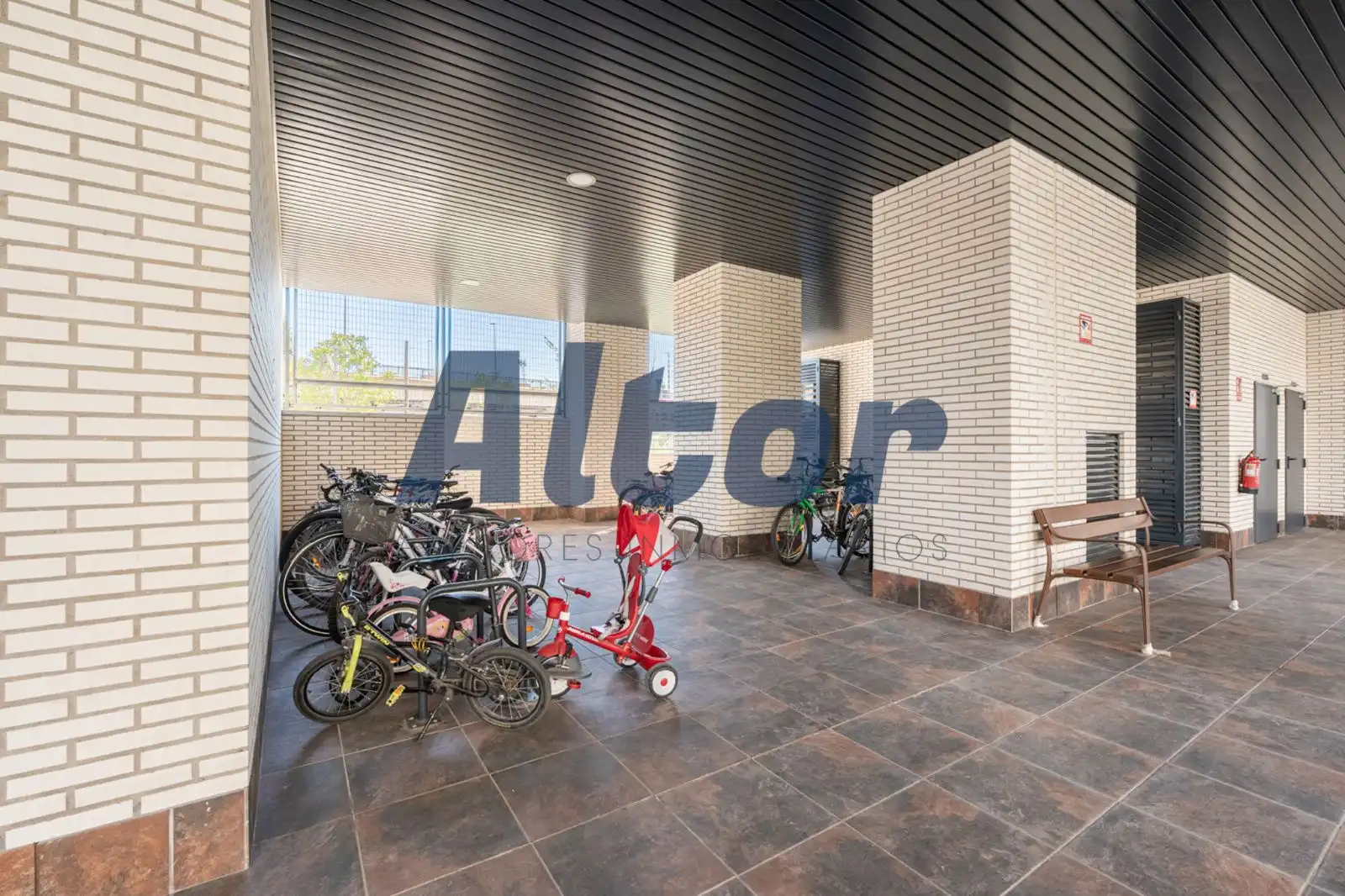 Parking of Flat for sale in Madrid  with Air Conditioner, Heating and Terrace