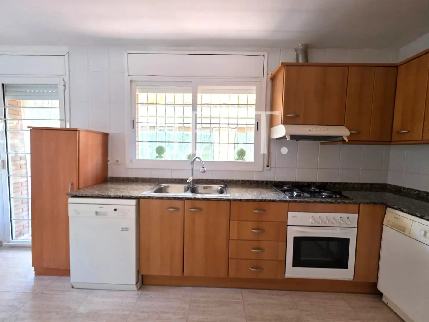 Küche von Einfamilien-Reihenhaus zum Verkauf in Cambrils mit Klimaanlage, Heizung und Privatgarten