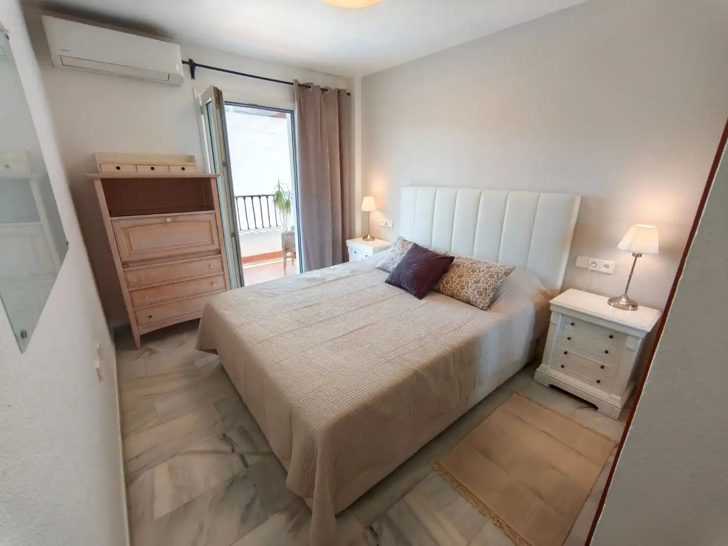 Schlafzimmer von Dachboden zur Miete in Mijas mit Klimaanlage, Terrasse und Balkon