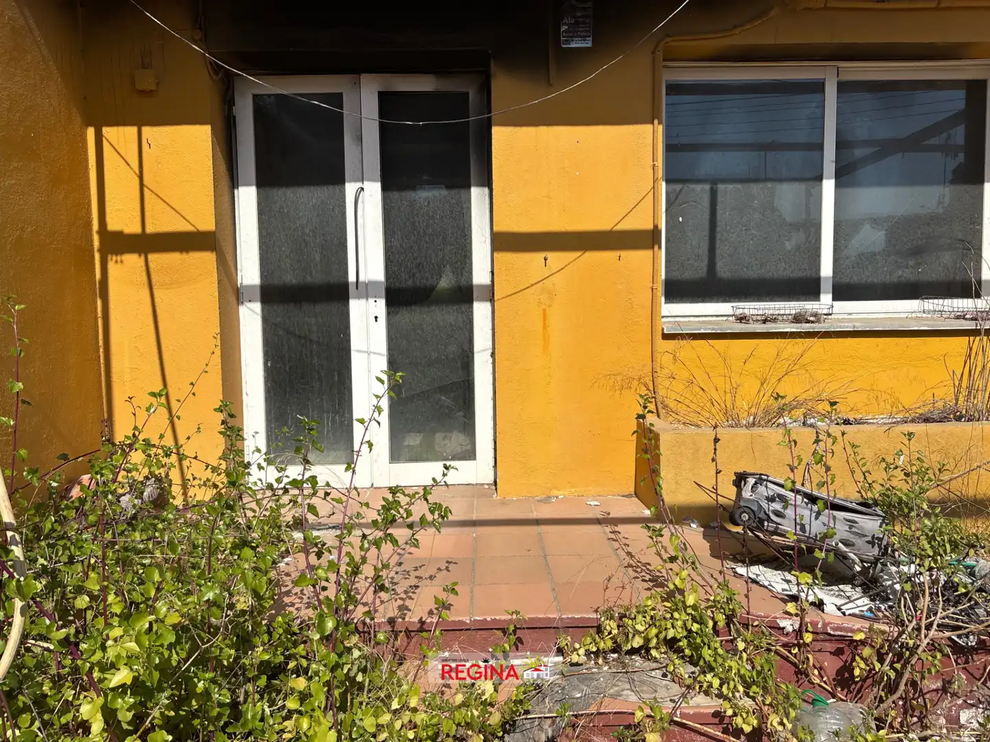 Vista exterior de Edificio en venta en L'Escala con Alarma