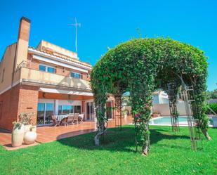 Jardí de Casa o xalet de lloguer en Sitges amb Aire condicionat, Piscina i Balcó