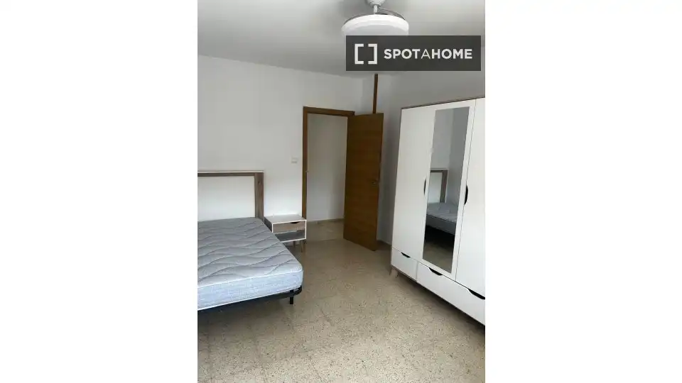 Habitación de Piso para compartir en Granada con Aire acondicionado, Calefacción y Amueblado