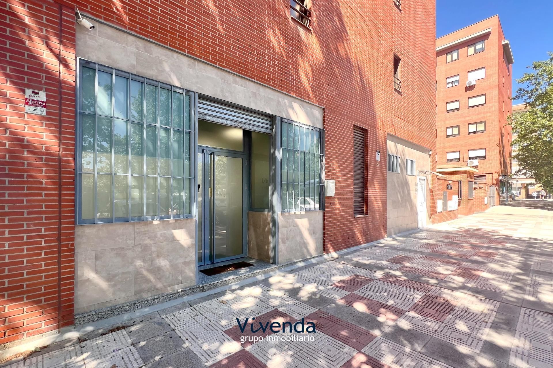 Vista exterior de Local en venda en Humanes de Madrid amb Aire condicionat