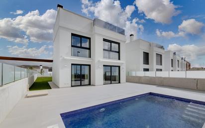 Vista exterior de Casa o xalet en venda en Mutxamel amb Jardí privat