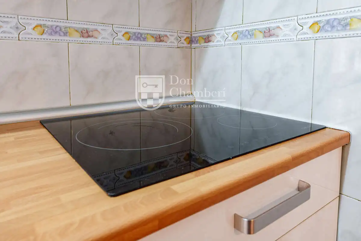 Cocina de Piso de alquiler en Madrid con Calefacción, Amueblado y Horno