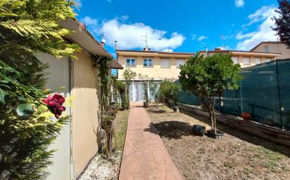 Jardí de Casa adosada en venda en Villariezo amb Terrassa