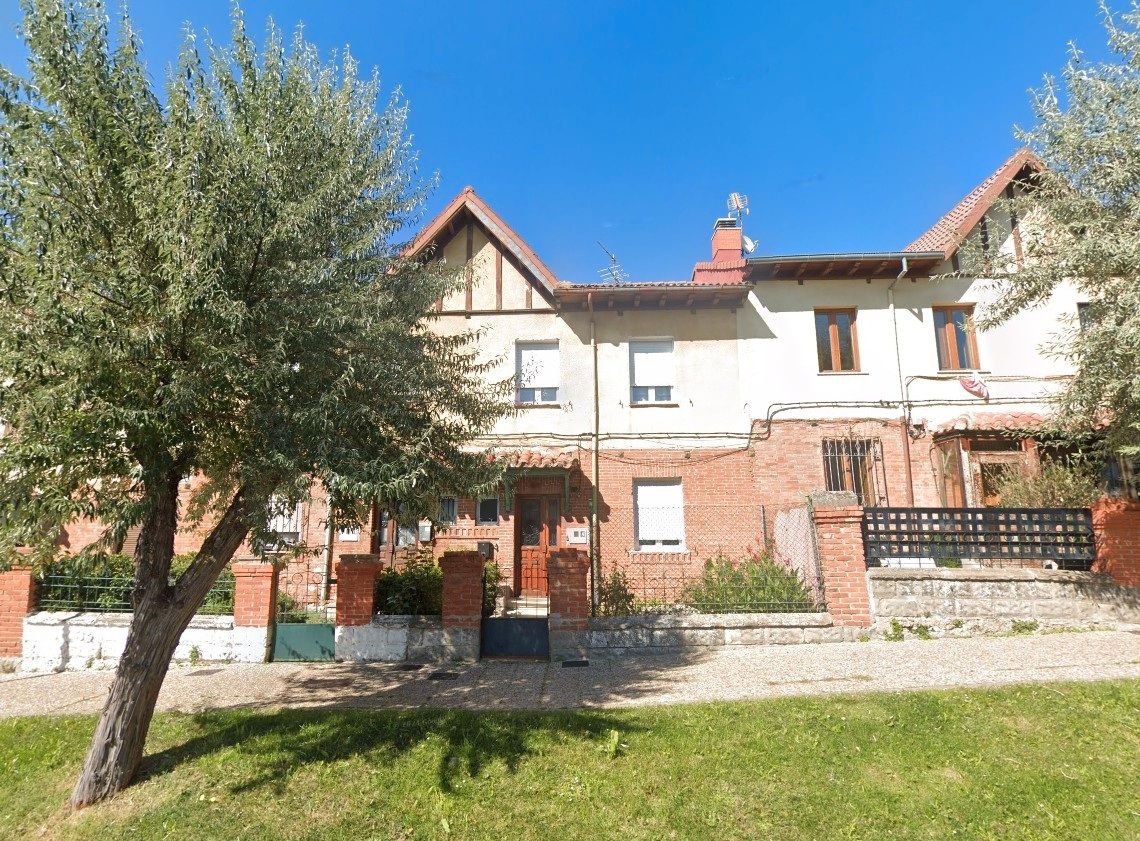 Vista exterior de Casa adosada en venta en Burgos Capital con Calefacción, Jardín privado y Terraza