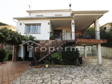 Casa con piscina in vendita a Carrer Mare de Déu del Coll