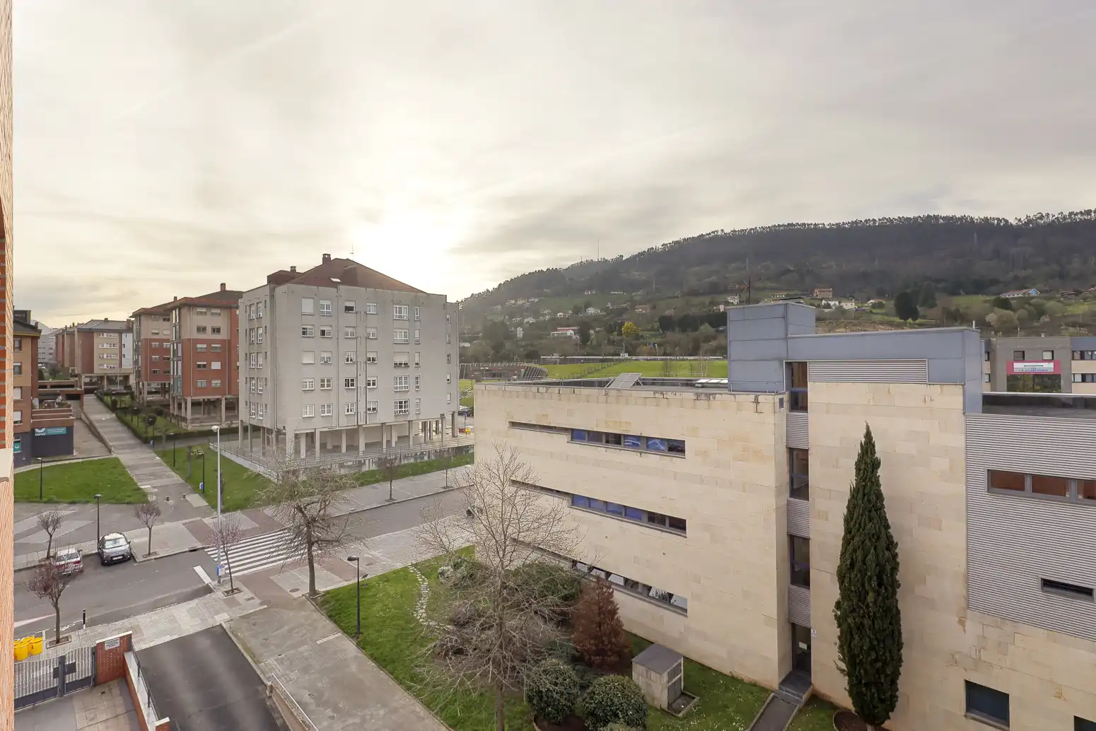 Vista exterior de Pis en venda en Oviedo  amb Calefacció, Parquet i Traster