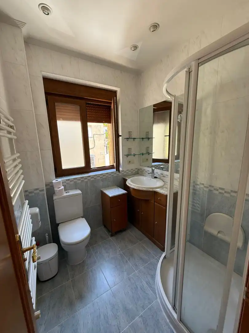 Bathroom of Flat for rent in Salamanca  with Air Conditioner, Heating and Parquet flooring