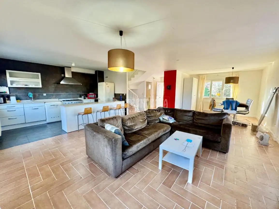 Sala de estar de Casa adosada en venta en Yunquera de Henares con Aire acondicionado y Calefacción