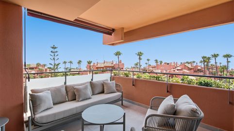 Foto 2 de Ático en venta en Costalita II, Guadalmansa, Estepona