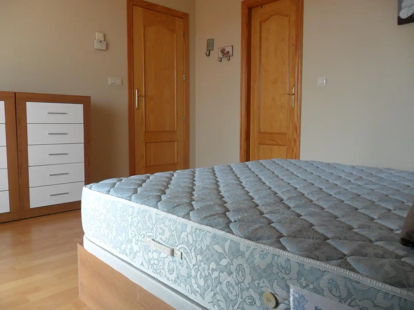 Dormitori de Casa adosada de lloguer en Ogíjares amb Terrassa, Traster i Moblat