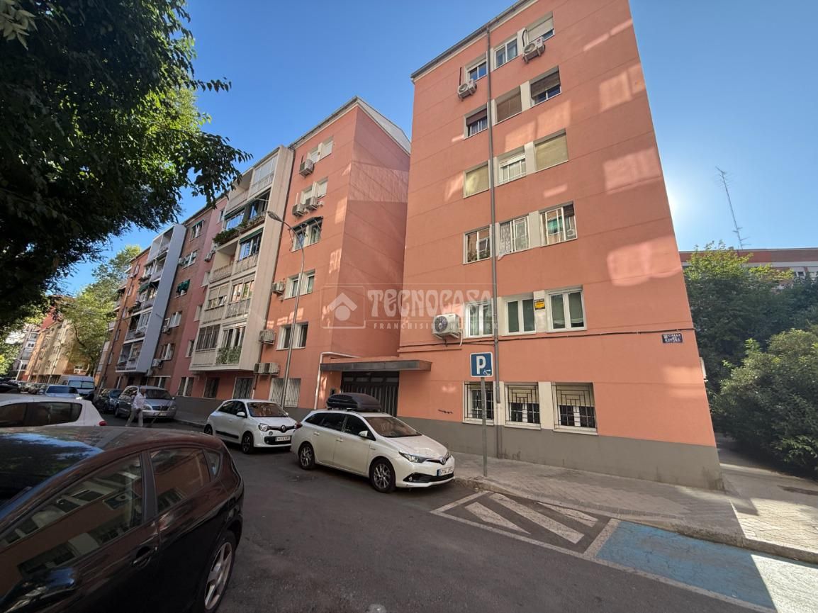 Vista exterior de Piso en venta en  Madrid Capital