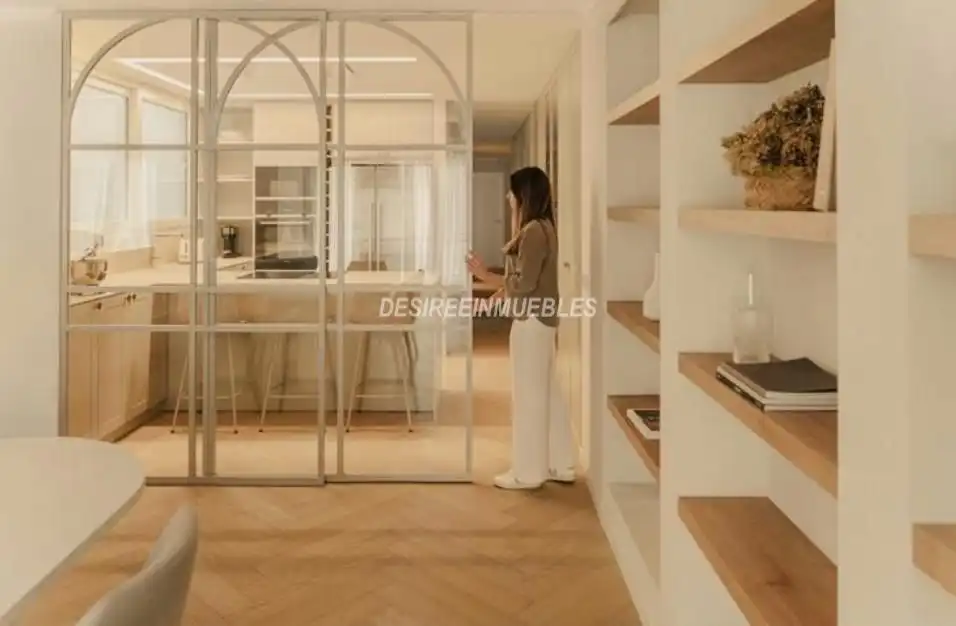 Appartamento con terrazza in vendita a Carrer de Ciril Amorós, imagen 4