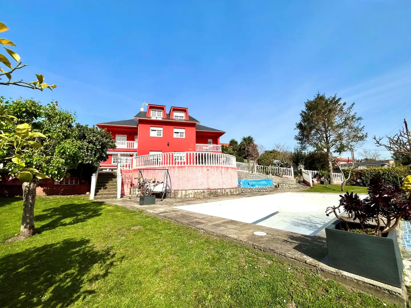 Piscina de Casa o chalet en venta en Culleredo con Calefacción, Terraza y Piscina