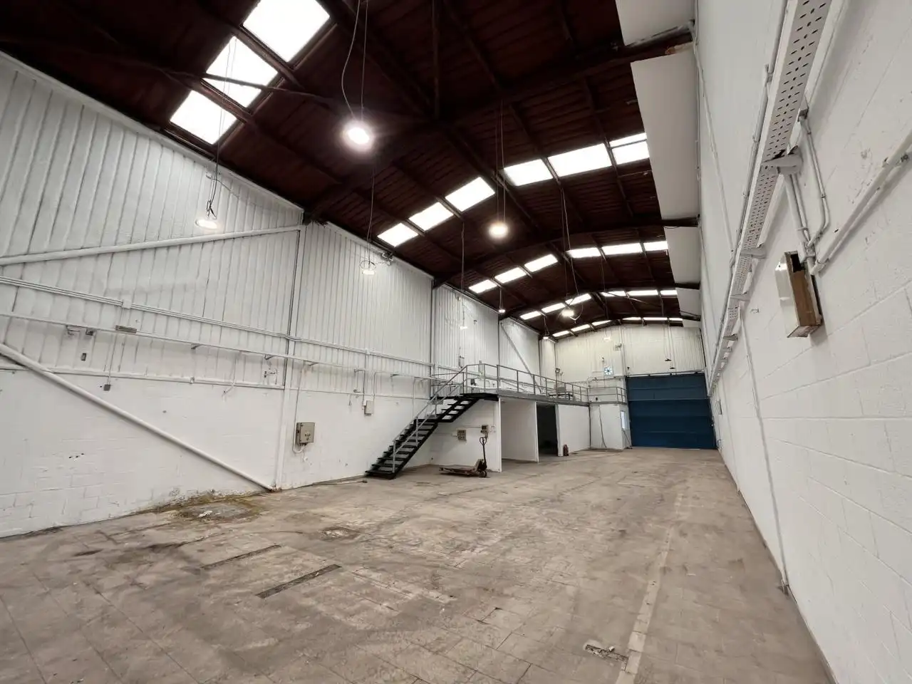 Fabrikhallen zum Verkauf in Sant Esteve Sesrovires mit Alarm
