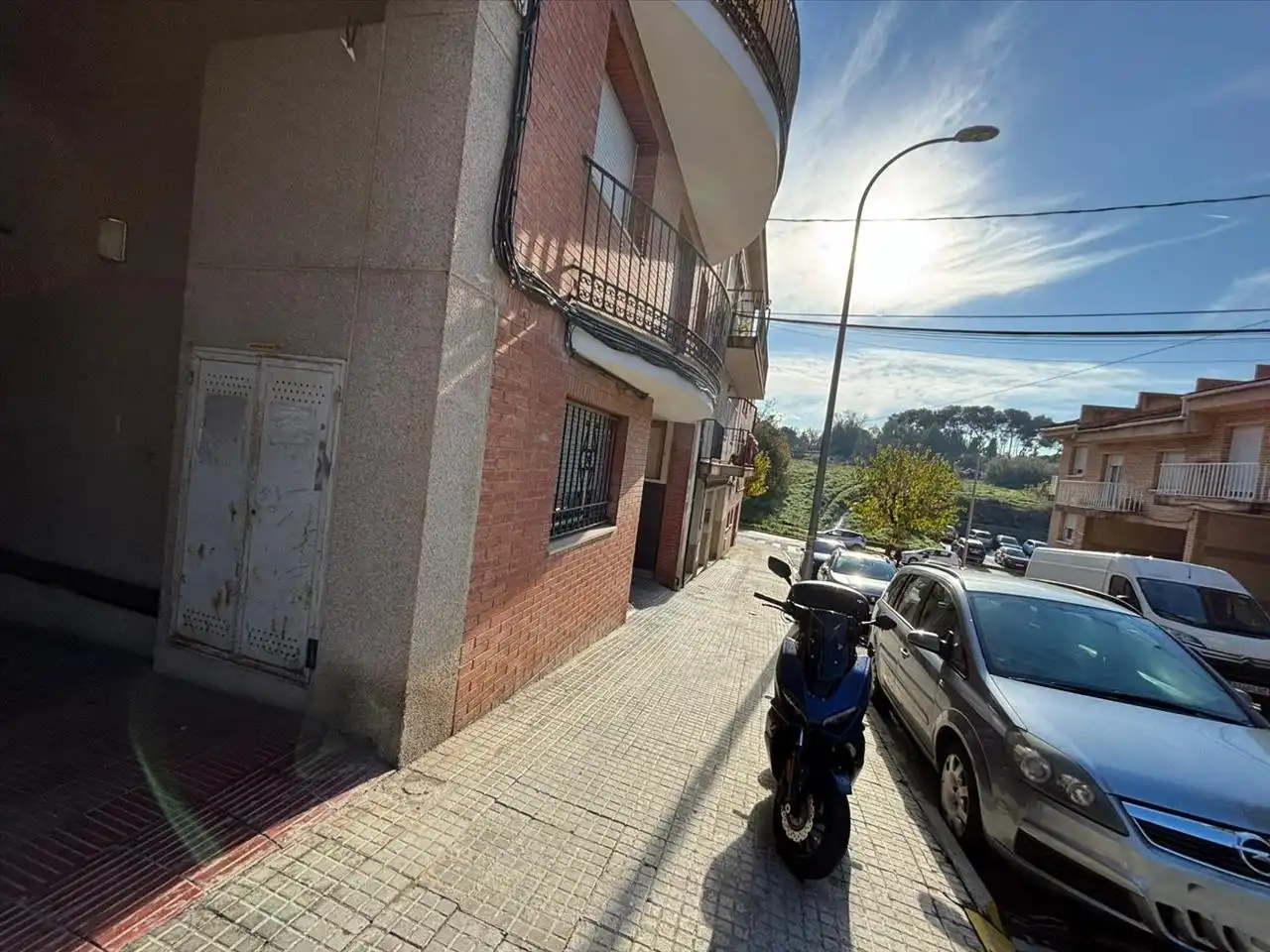 Außenansicht von Garage zum Verkauf in Rubí