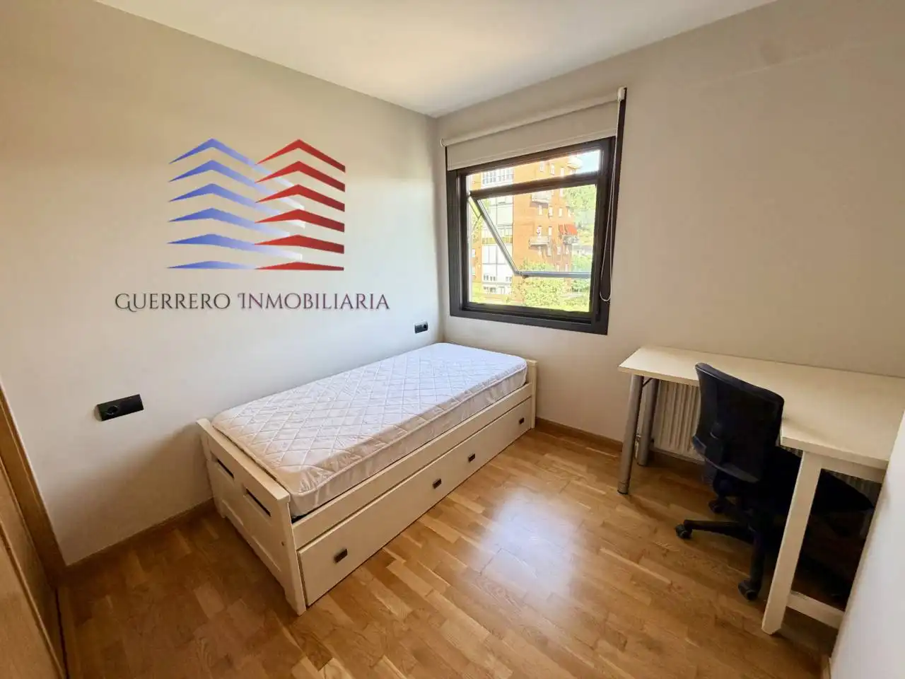 Dormitori de Apartament en venda en Ourense Capital  amb Calefacció, Parquet i Traster