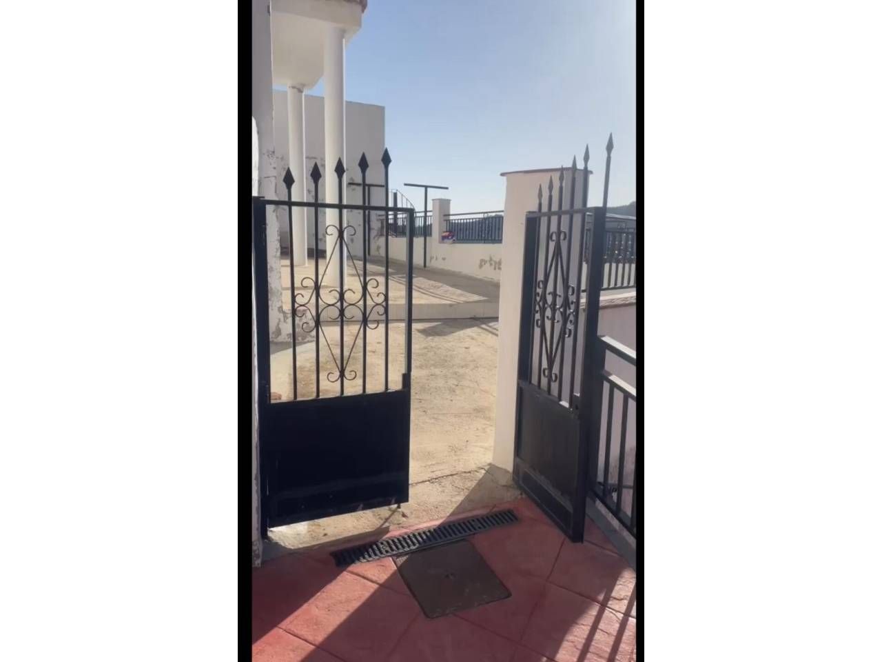 Vista exterior de Casa o xalet en venda en Moclinejo amb Terrassa