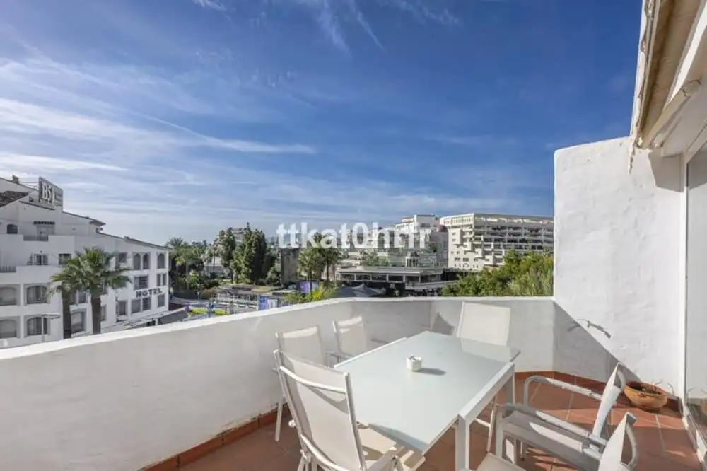 Vista exterior de Apartament de lloguer en Marbella amb Aire condicionat, Terrassa i Moblat