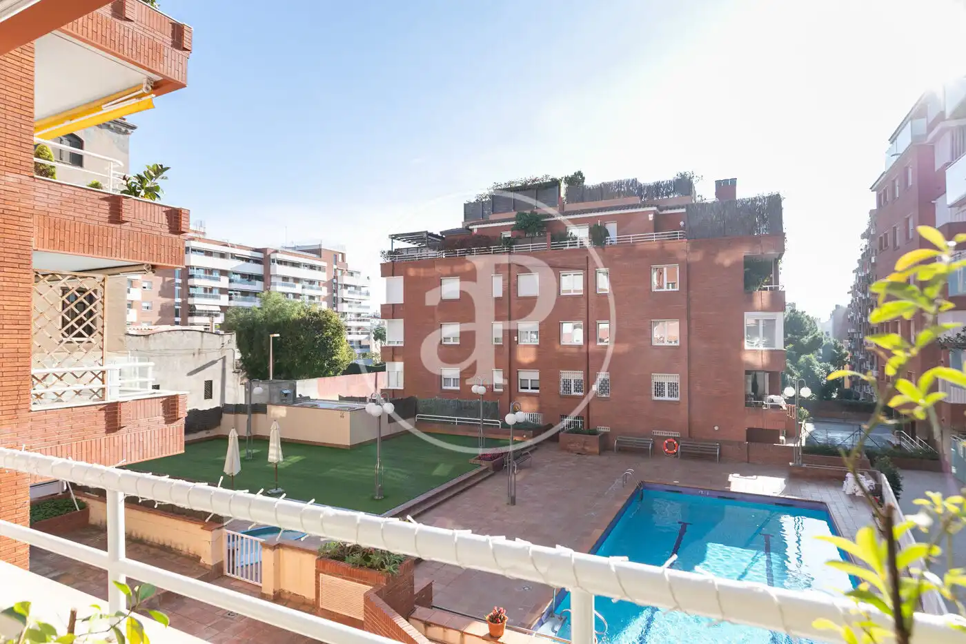 Vista exterior de Piso en venta en Barcelona con Aire acondicionado, Calefacción y Jardín privado
