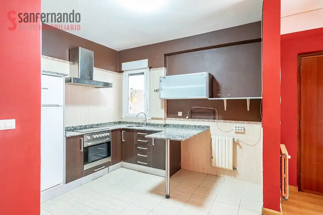 Cocina de Piso en venta en Torrelavega  con Calefacción y Balcón