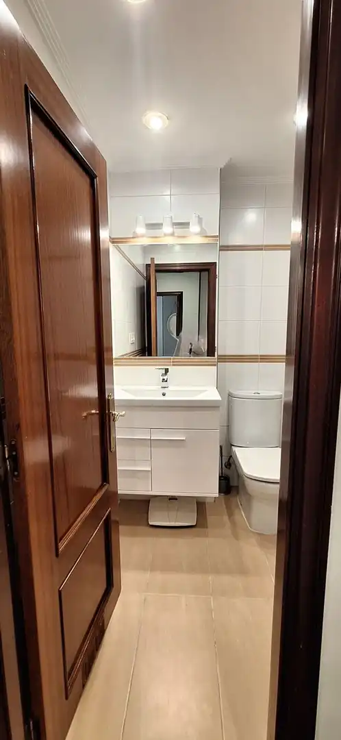 Bathroom of Flat for rent in Gijón   with Heating, Terrace and Swimming Pool