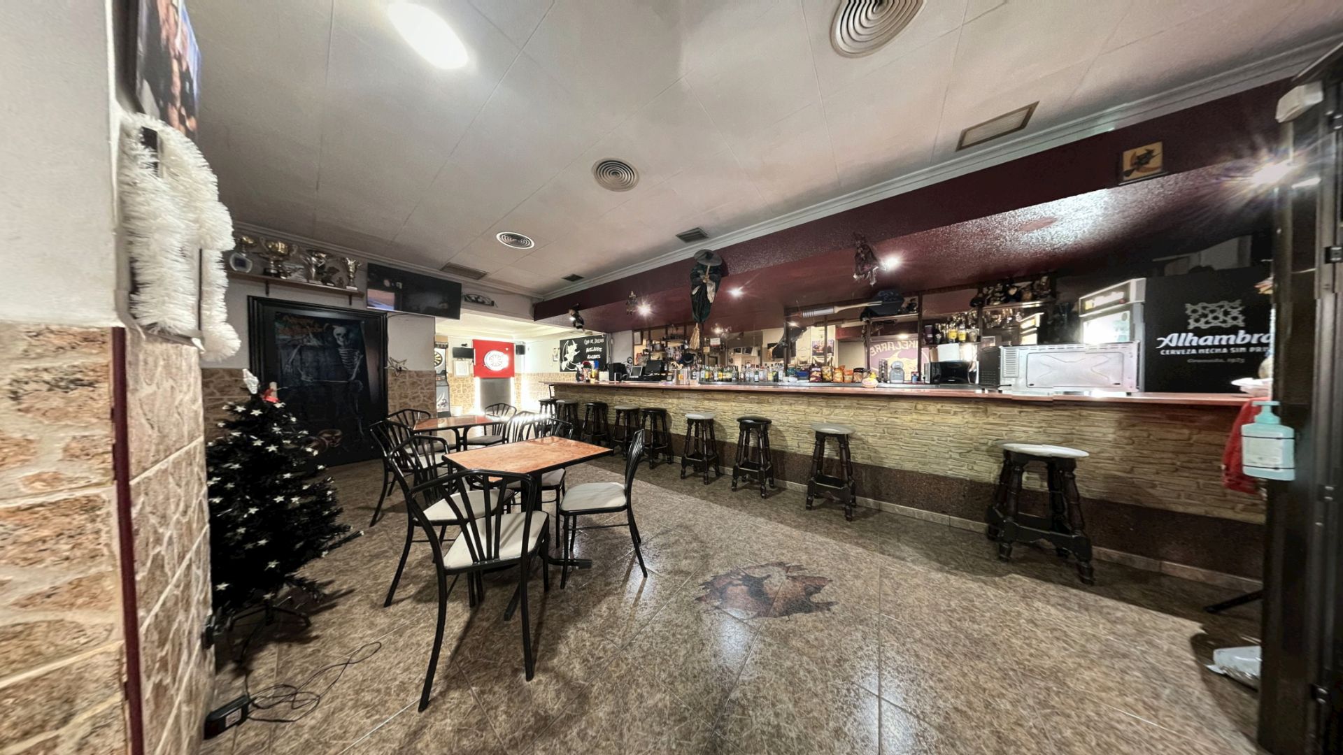 Premises for sale in Alicante / Alacant  with Air Conditioner, Furnished and Alarm