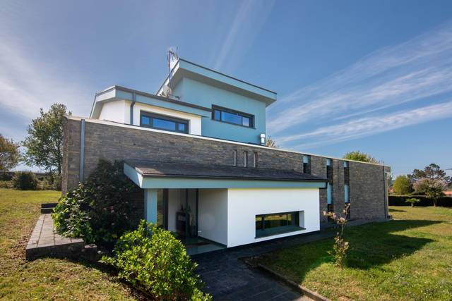 Casa-chalet en Venta en Lugar Lugar O Casal en Bergondo