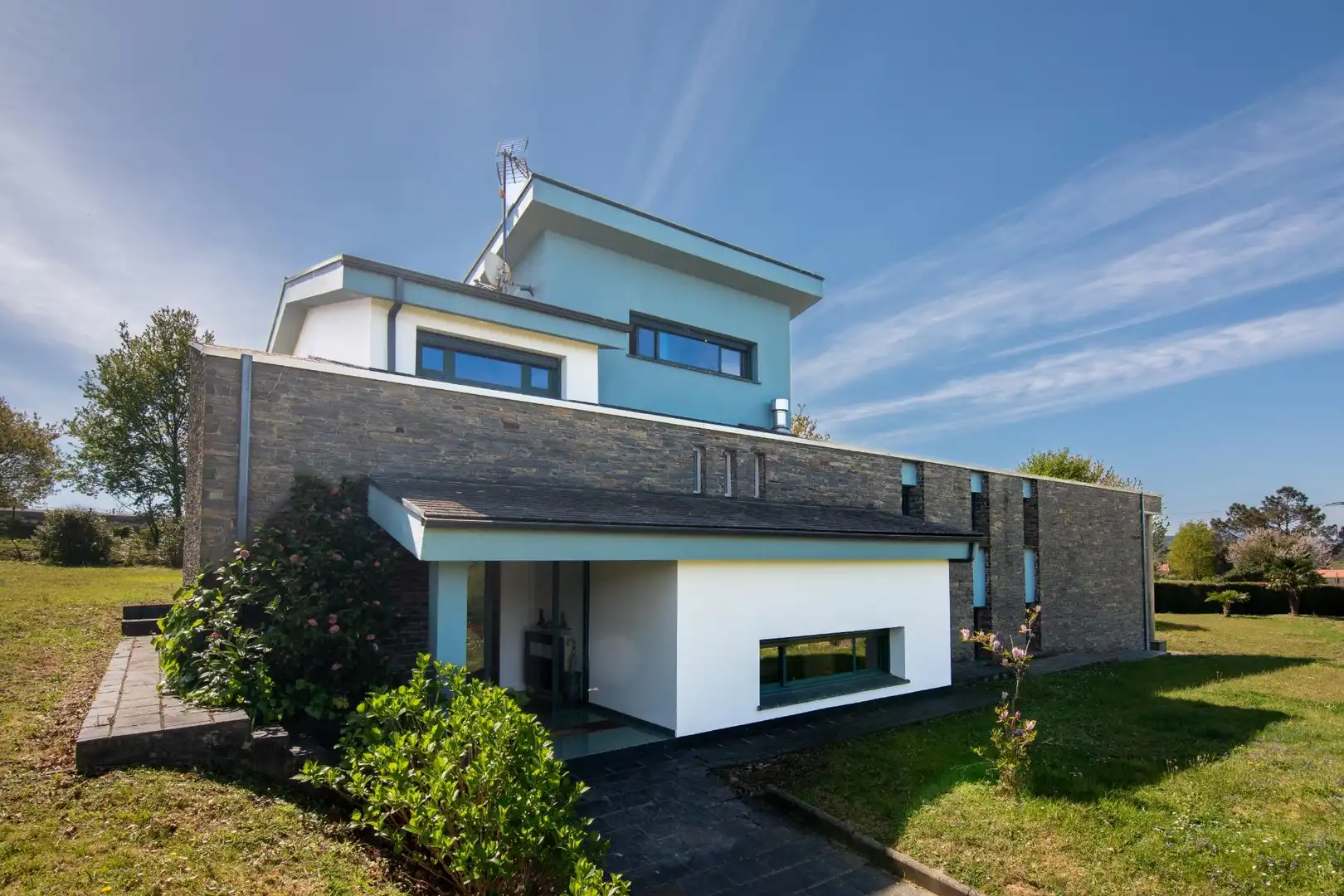 Exterior view of Houses for sale in Bergondo  with Private garden, Storage room and Balcony
