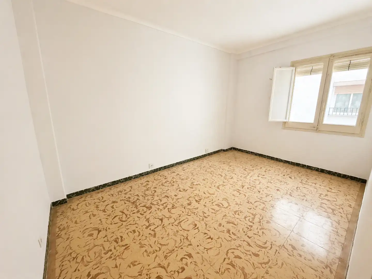 Bedroom of Flat for sale in Barcelona  with Air Conditioner