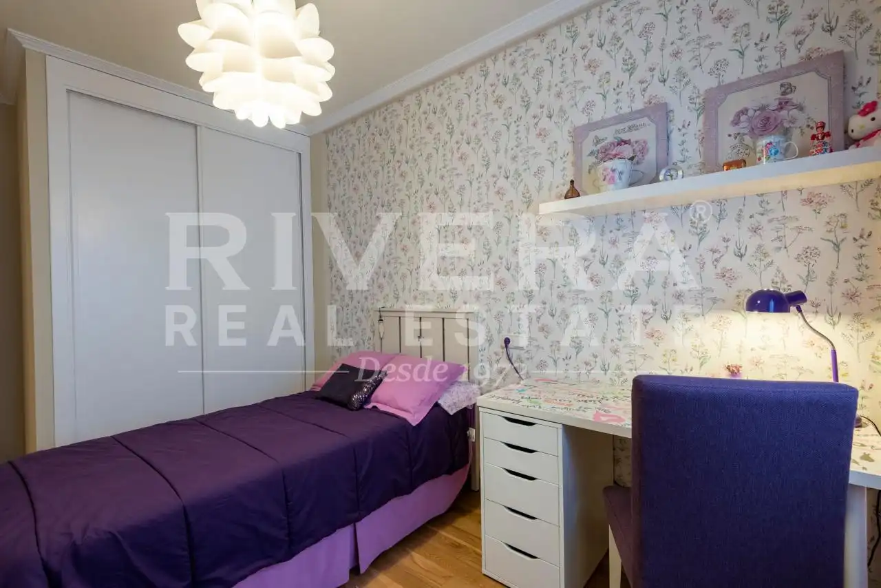 Habitación de Casa o chalet en venta en Sanxenxo con Calefacción, Jardín privado y Parquet