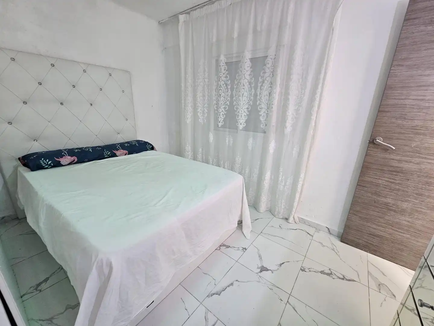 Habitación de Piso en venta en Valencia con Aire acondicionado, Amueblado y Balcón