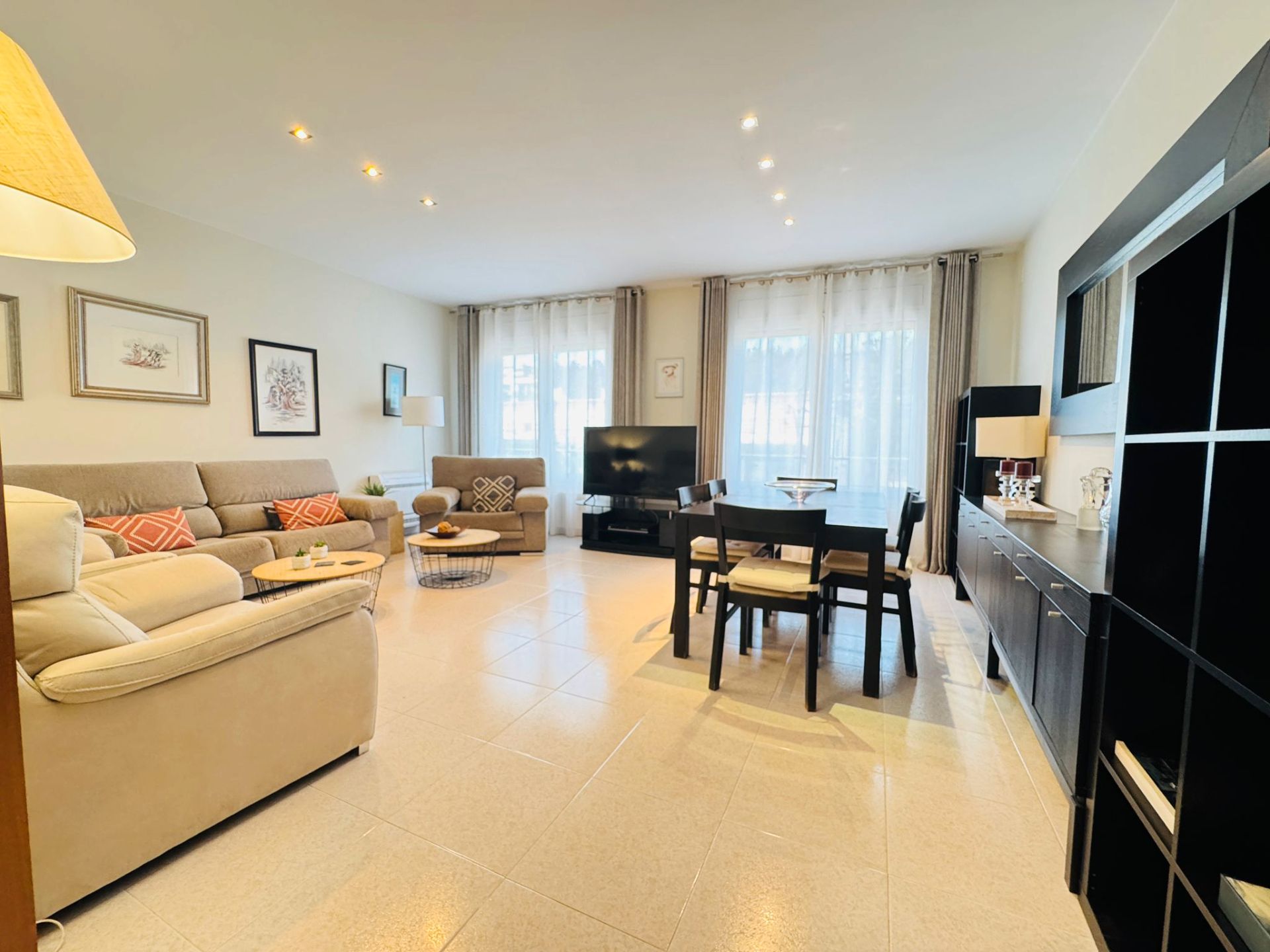 Sala d'estar de Casa o xalet en venda en Figueres amb Aire condicionat, Calefacció i Terrassa