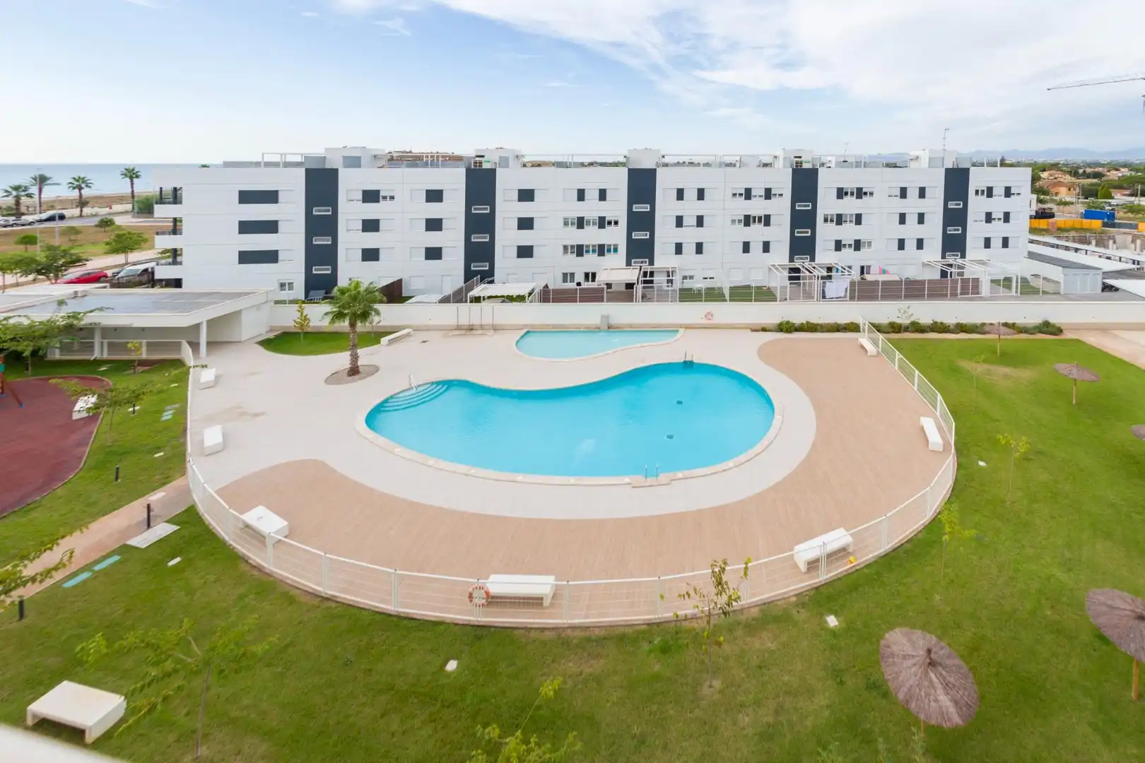 Piscina de Apartamento en venta en Castellón de la Plana / Castelló de la Plana con Aire acondicionado, Terraza y Trastero