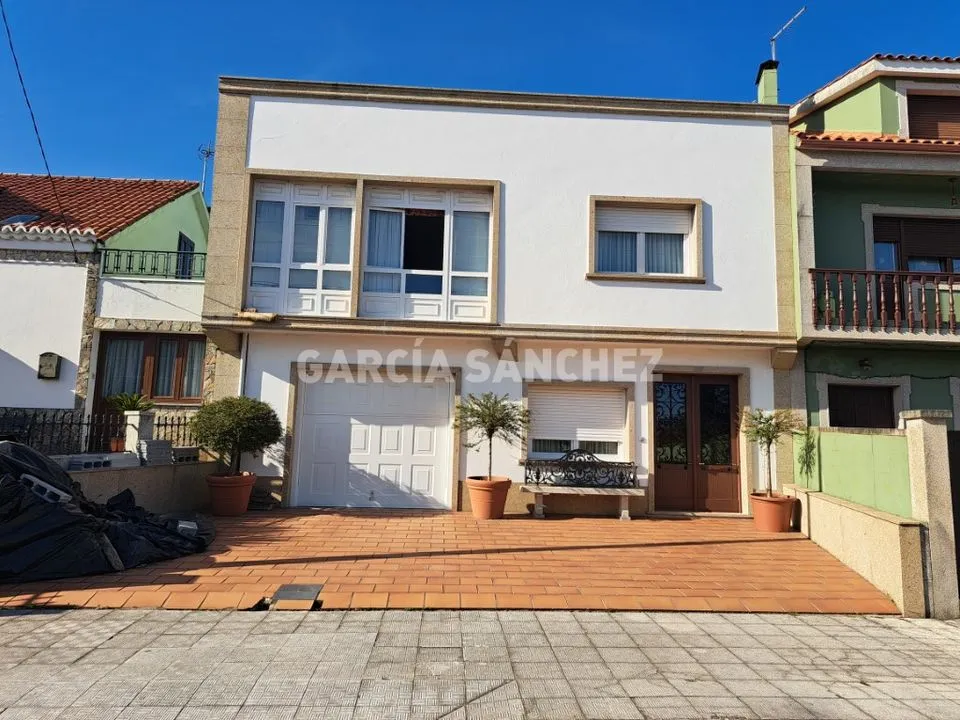 Vista exterior de Casa adosada en venda en A Pobra do Caramiñal amb Aire condicionat, Calefacció i Terrassa